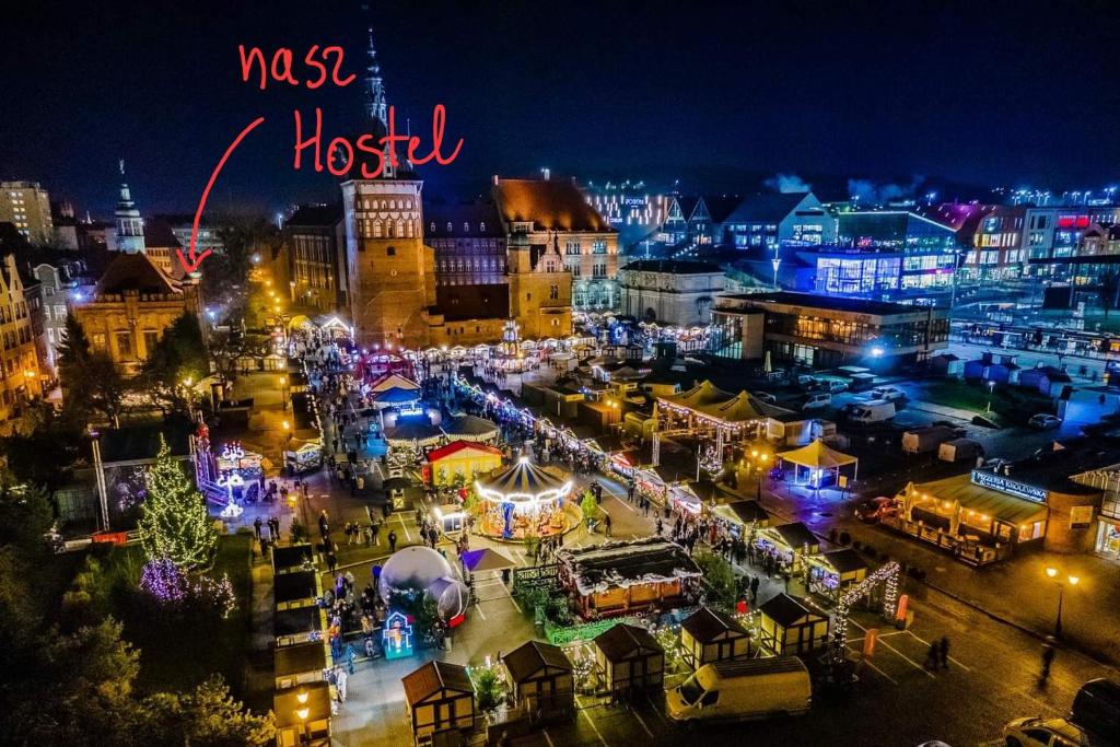 Nespecifikovaný výhled na destinaci Gdaňsk nebo výhled na město při pohledu z hostelu