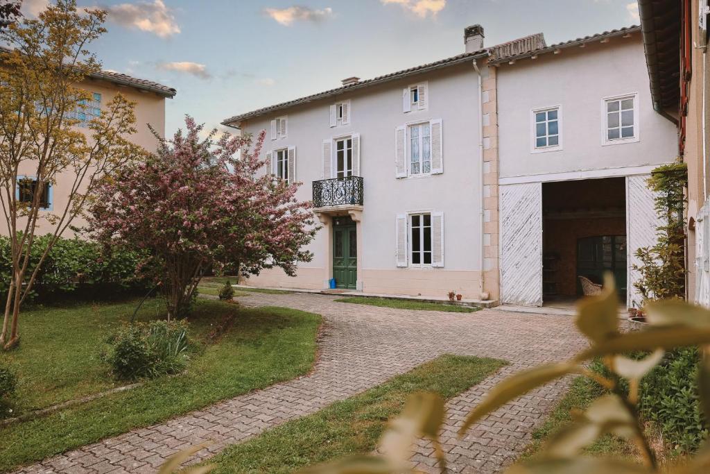 Tòa nhà nơi chỗ nghỉ nhà dân tọa lạc