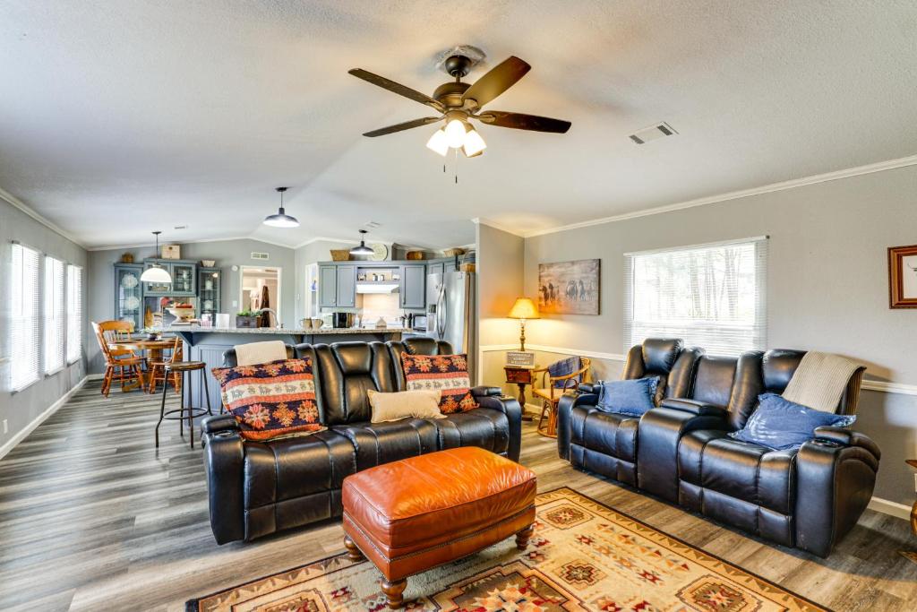 Χώρος καθιστικού στο Quiet Country Living! Retreat Near Dtwn Waxahachie