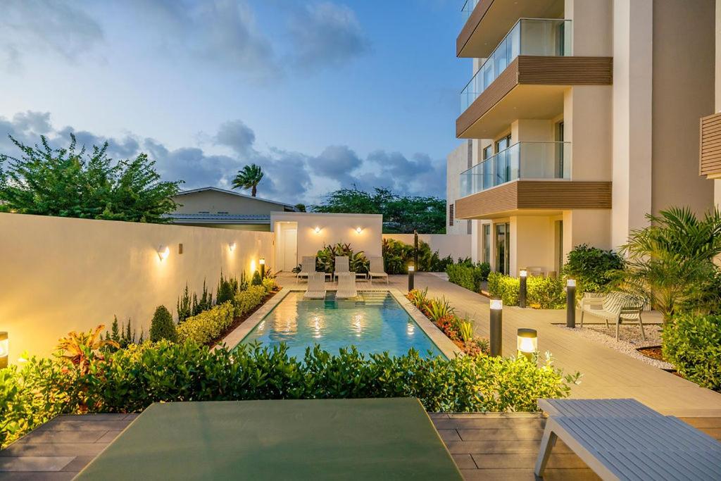 Hồ bơi trong/gần NEW 1B1BA Spacious Condo w/Pool, GYM @ Palm Beach!