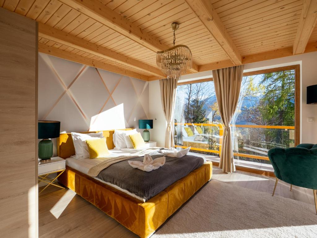 Ένα ή περισσότερα κρεβάτια σε δωμάτιο στο Osada Gubałówka na Polanie Pająkówka View Jacuzzi & Sauna