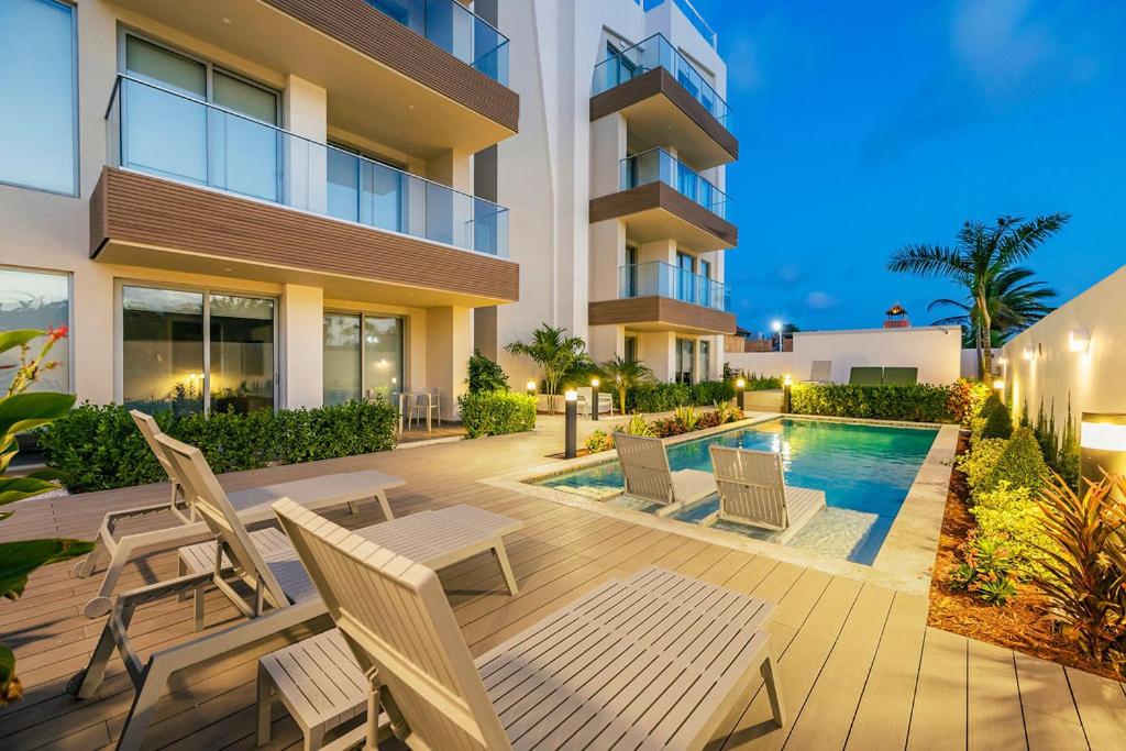 Bazén v ubytování BRAND NEW 1BR Condo w/Pool, Patio, GYM @ PalmBeach nebo v jeho okolí