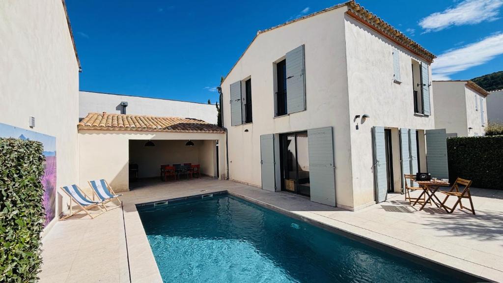 Bazén v ubytování Residence Active nebo v jeho okolí