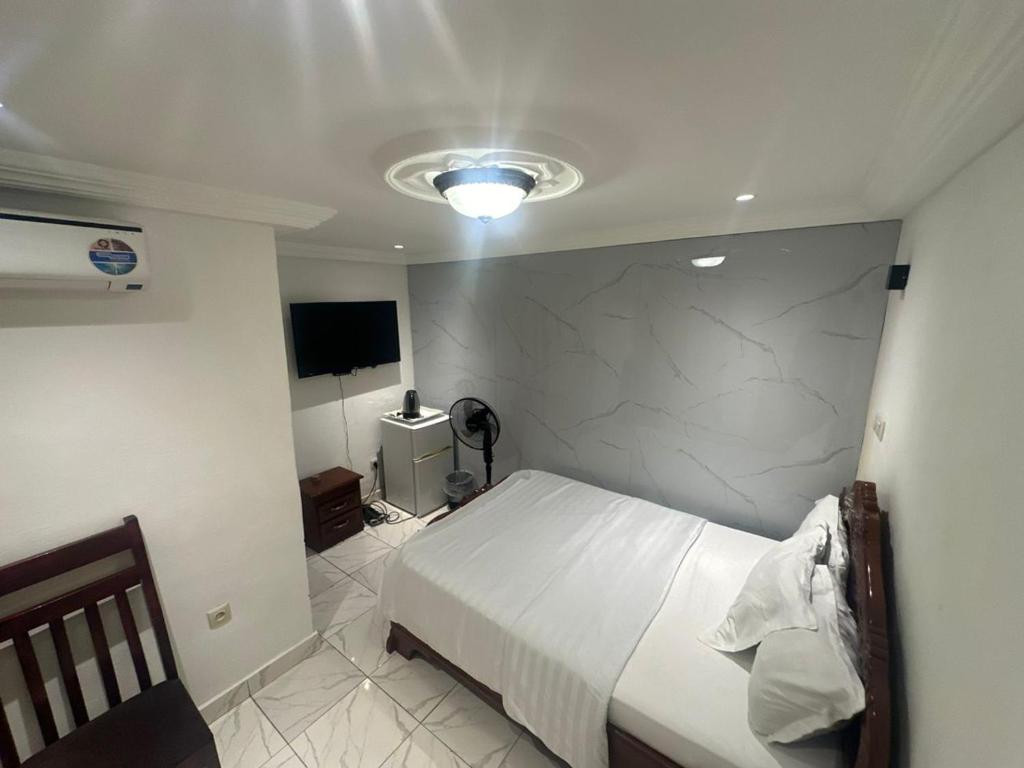 Postel nebo postele na pokoji v ubytování Luxury Villa AC Ensuite Room 7