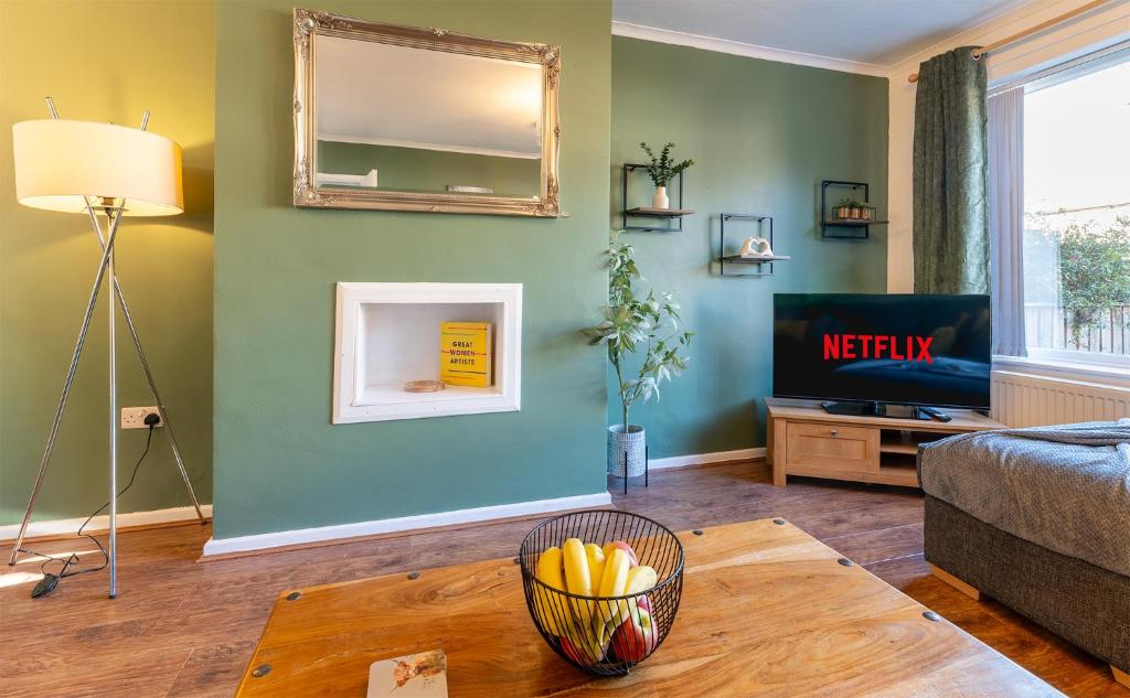 Headingley Home Next to Stadiums with Off Street Parking and Excellent Transport Links - Three-Bedroom House