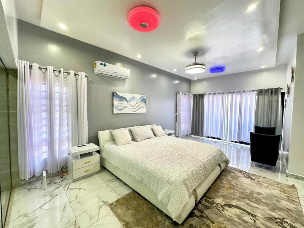 Ένα ή περισσότερα κρεβάτια σε δωμάτιο στο The Opulent Retreat