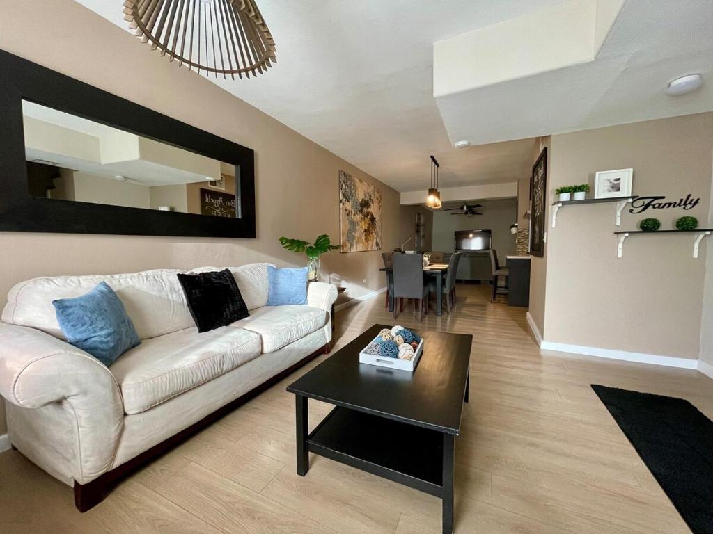 a living room with a white couch and a table at Casa Sendero in Senecú