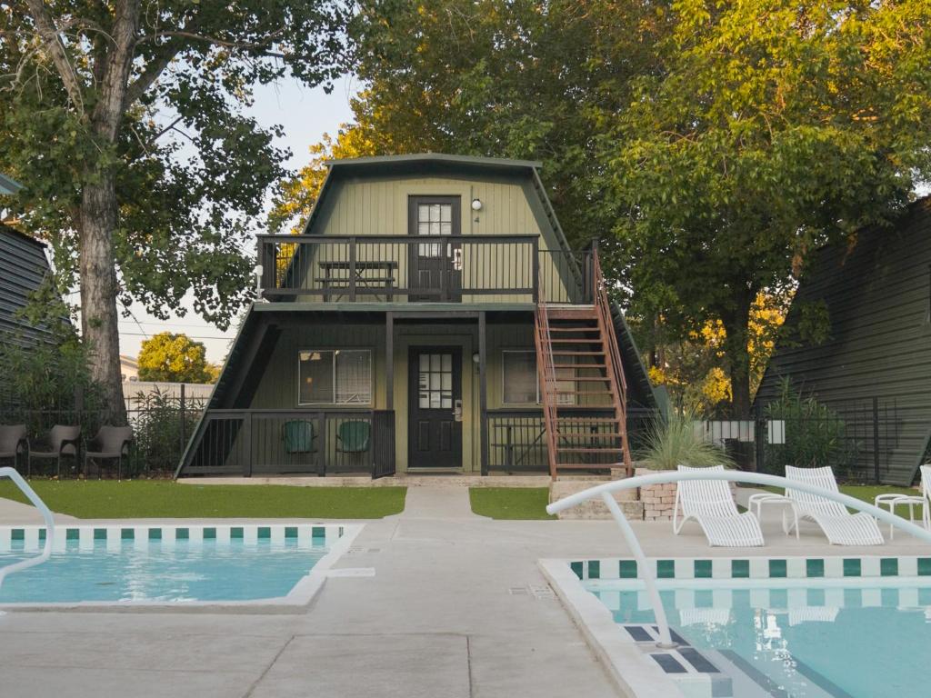 Bazén v ubytování Heidelberg Lodges nebo v jeho okolí