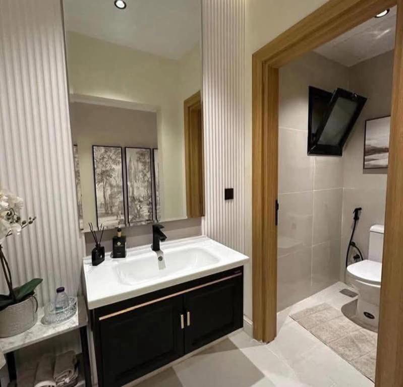 Ένα μπάνιο στο Abo-Khaled Home