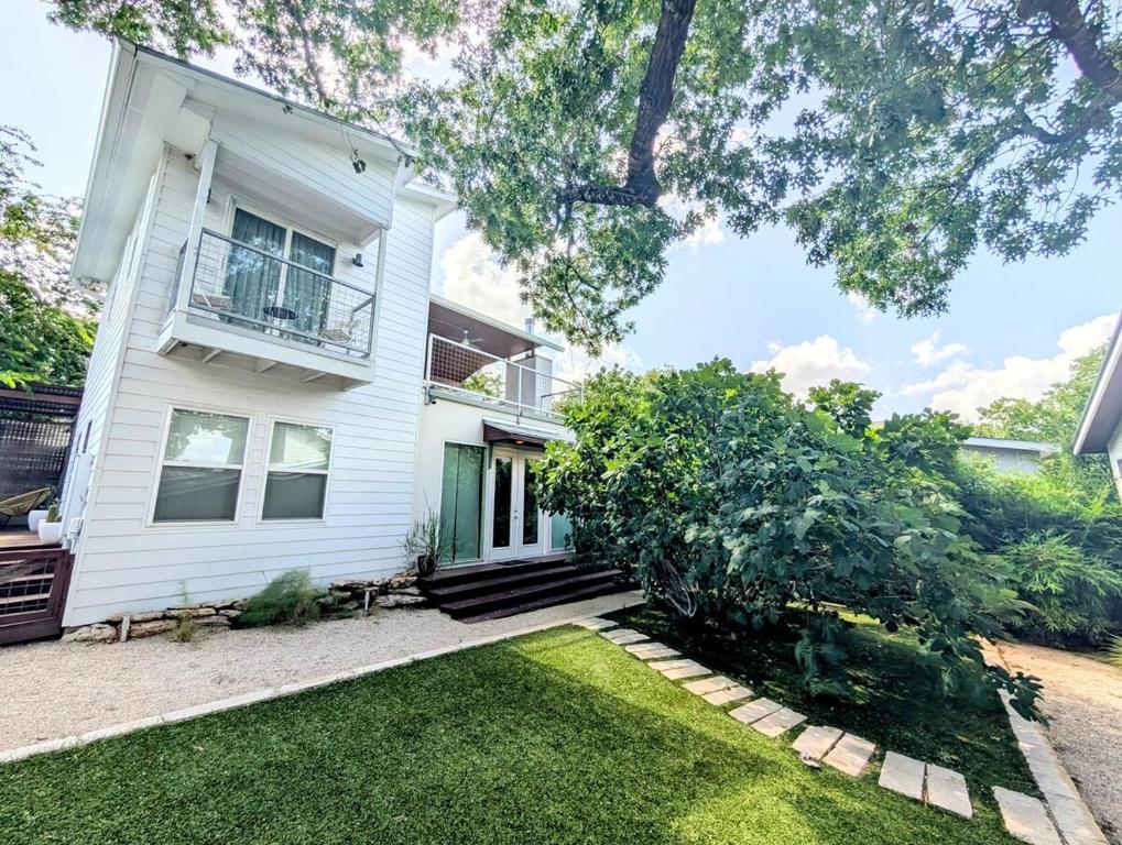 Κήπος έξω από το Central Austin Guest House
