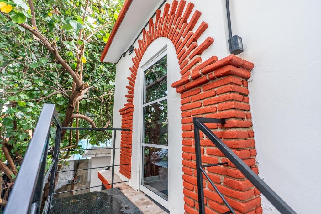 Το κτήριο όπου στεγάζεται  το διαμέρισμα