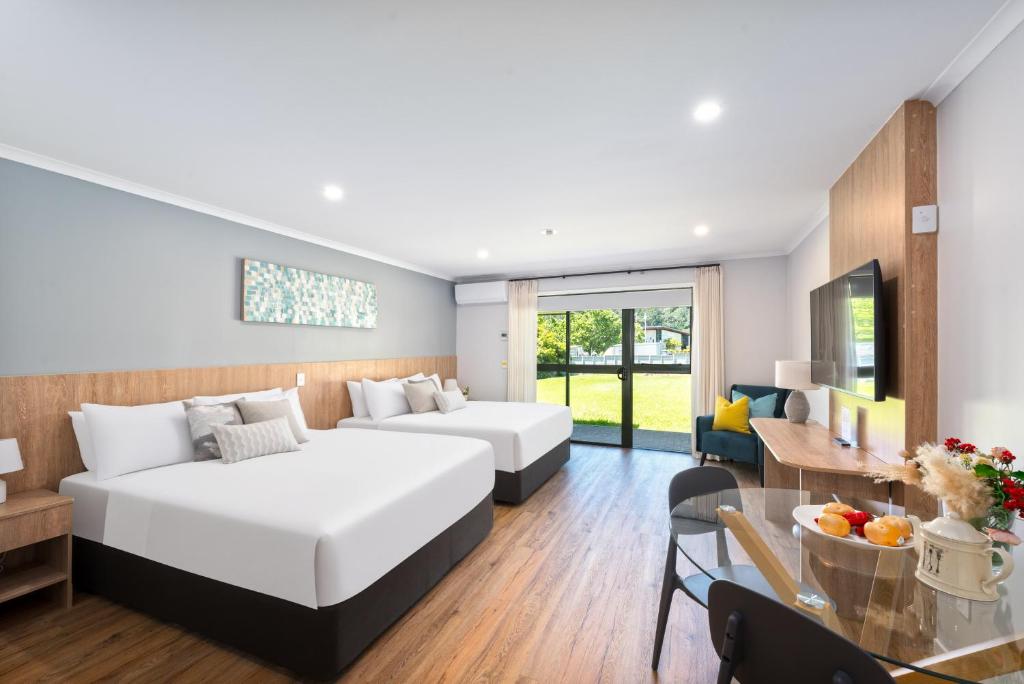 
Premium Twin Room with Two Queen Beds
