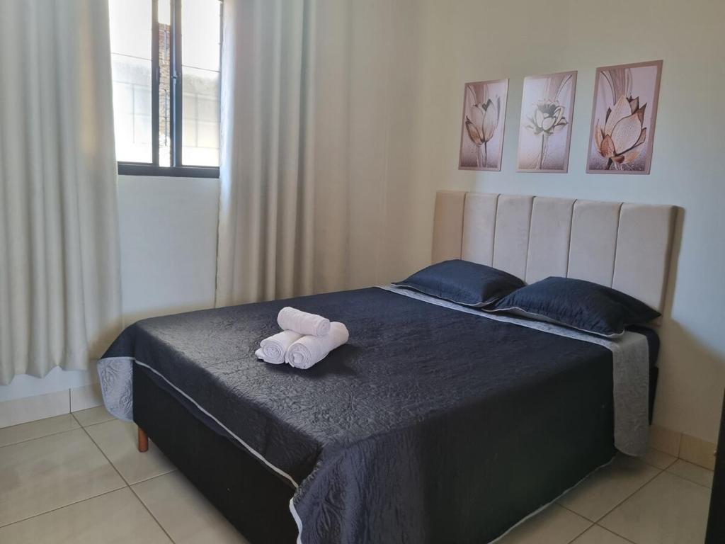 Ένα ή περισσότερα κρεβάτια σε δωμάτιο στο Cantinho de aconchego 02 - com ar condicionado