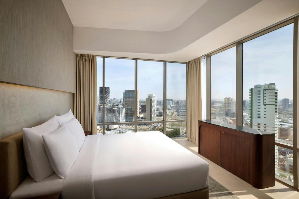 
Superior King Room with City View and Soluna Access
