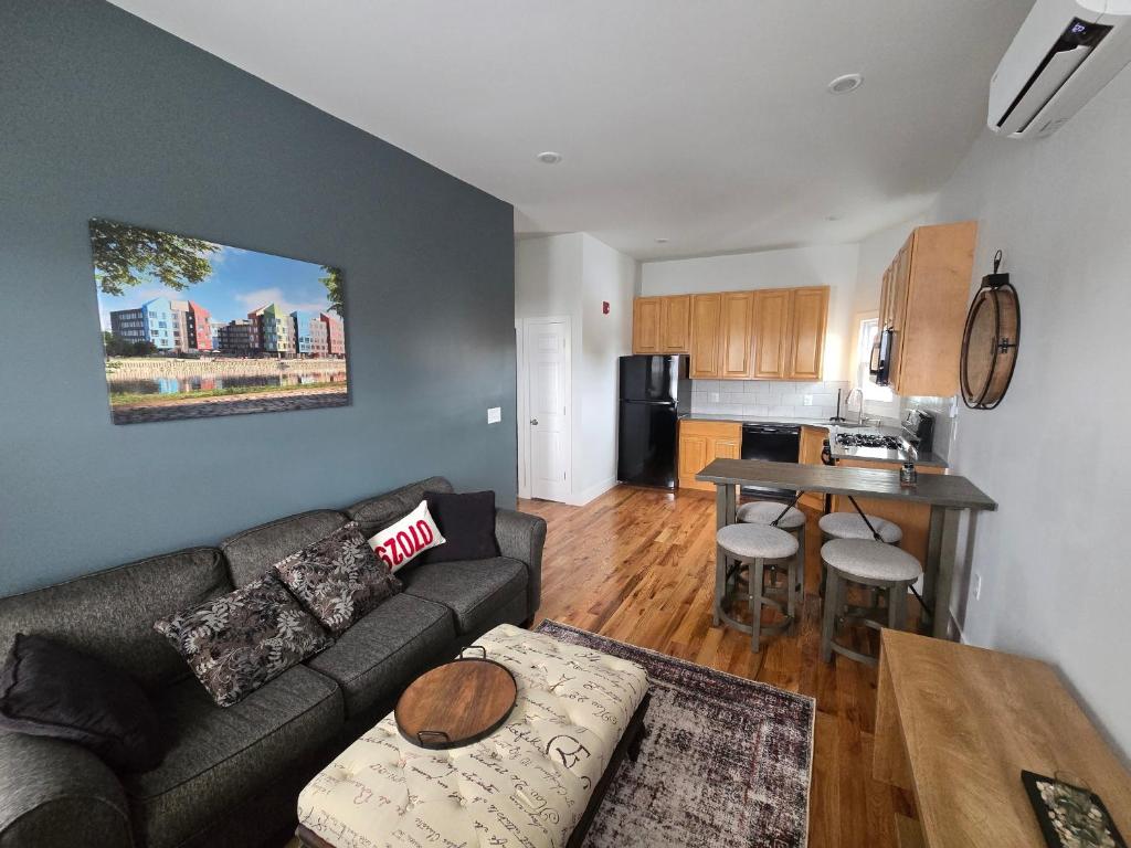 Φωτογραφία από το άλμπουμ του The Harrison σε Harrison