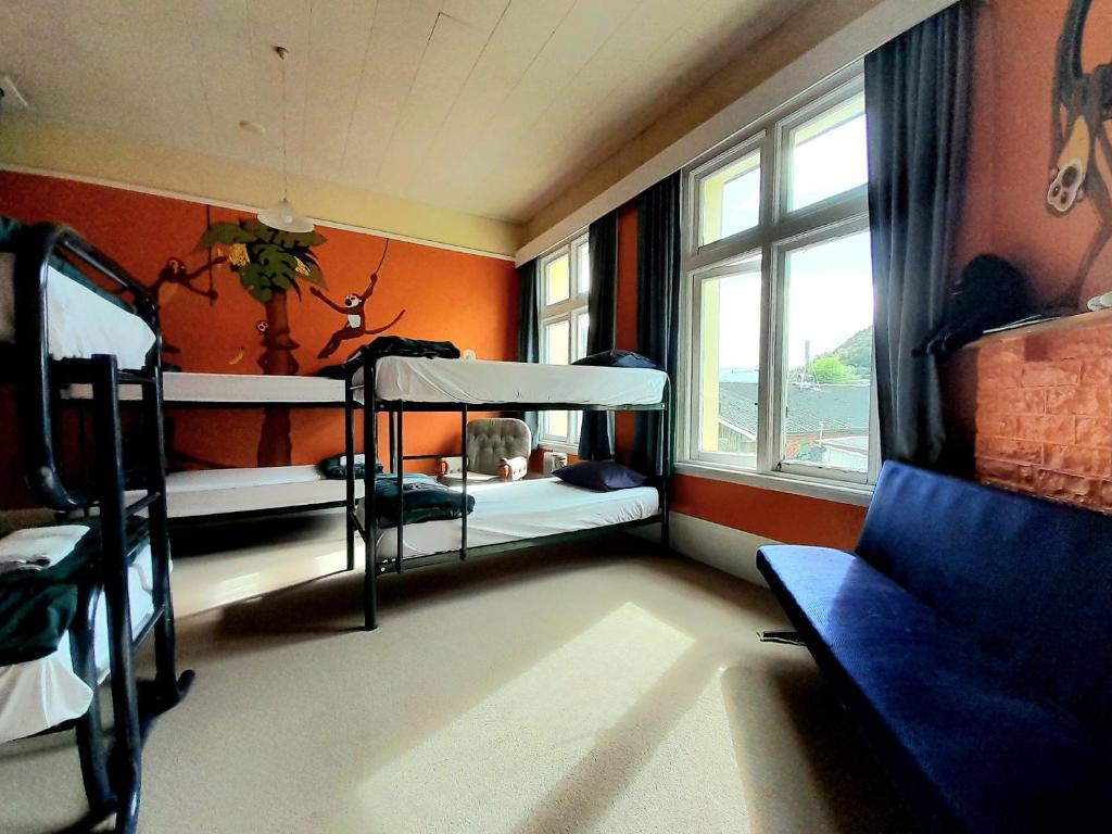 
Bed in 8-Bed Mixed Dormitory Room
