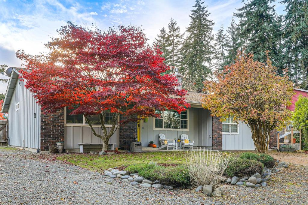 Zahrada ubytování Port Angeles Abode with Yard and Guest House!