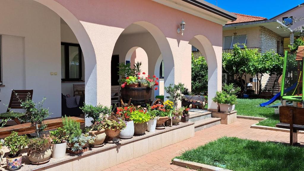 Studio Umag 6932a