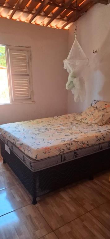 a bed in a room with a bed frame in a bedroom at Recanto Silvia Timbó in Aquiraz