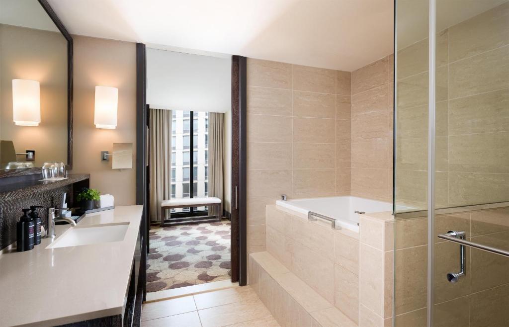 The Royal Sonesta Chicago River North - 