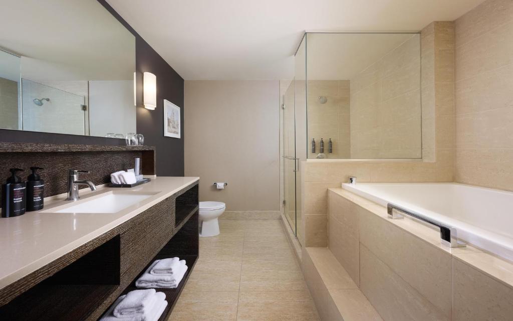 The Royal Sonesta Chicago River North - 