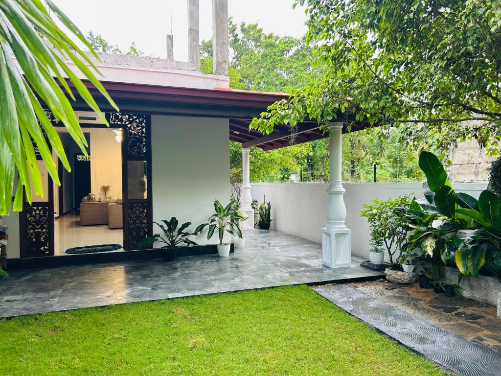 Κήπος έξω από το Nisha Grean Heaven