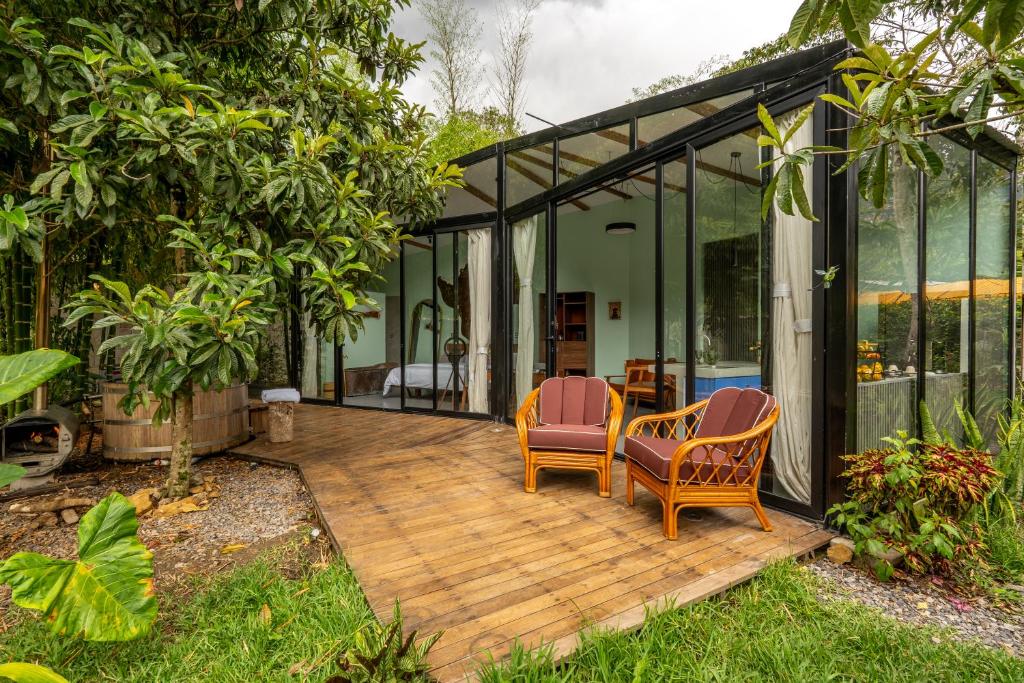 Romantic Mirror-Clad Tiny with Private Hot Tub