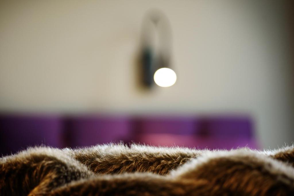 Postel nebo postele na pokoji v ubytování Hellstens Glashus