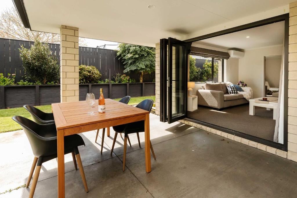 Χώρος καθιστικού στο Modern Townhouse In Strandon - comfort and style