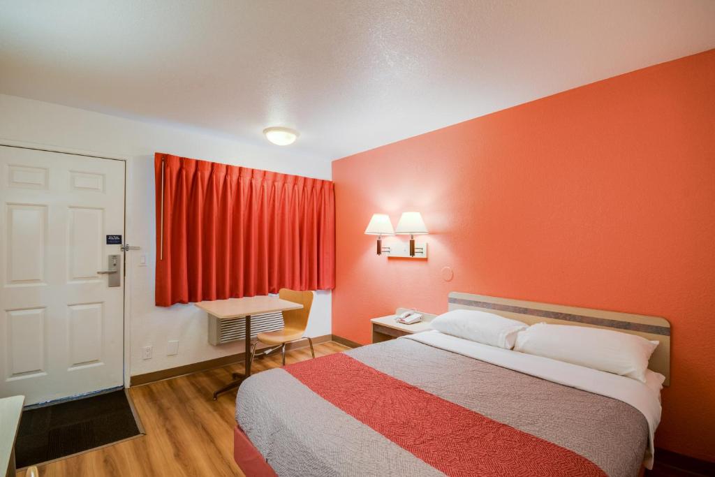 Postel nebo postele na pokoji v ubytování Motel 6-Bellingham, WA