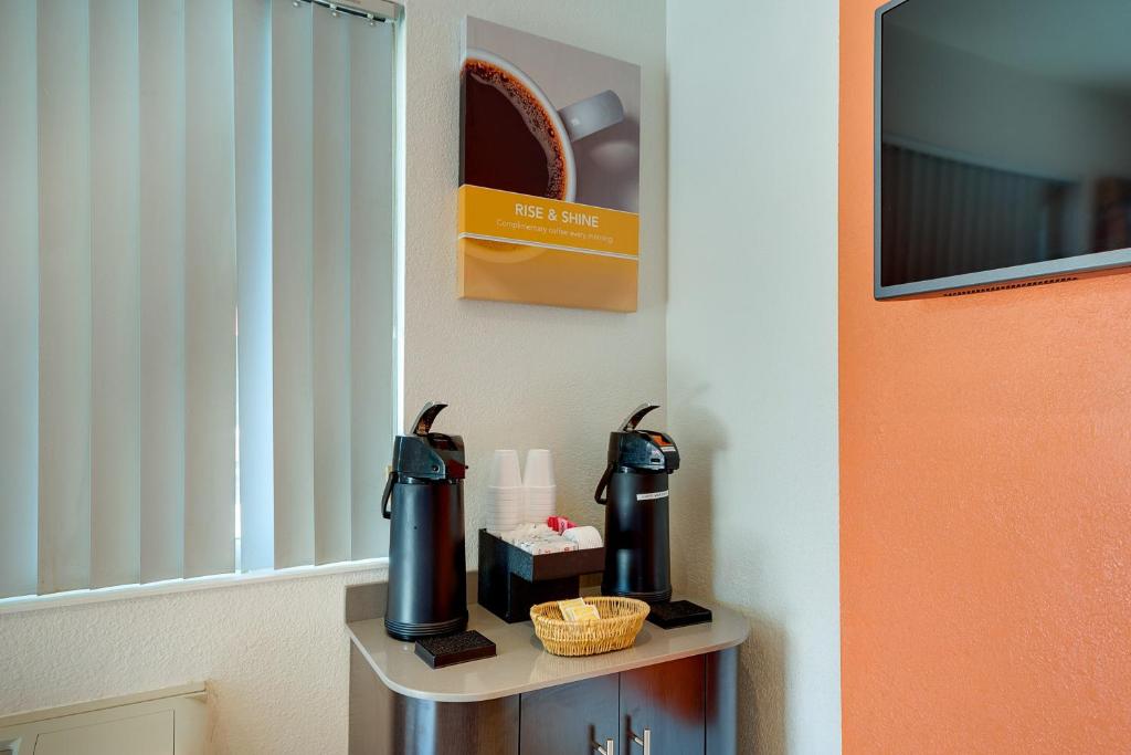 Příslušenství pro přípravu čaje a kávy v ubytování Motel 6-Bellingham, WA