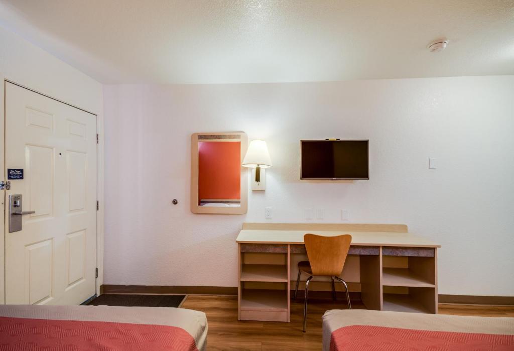 TV a/nebo společenská místnost v ubytování Motel 6-Bellingham, WA