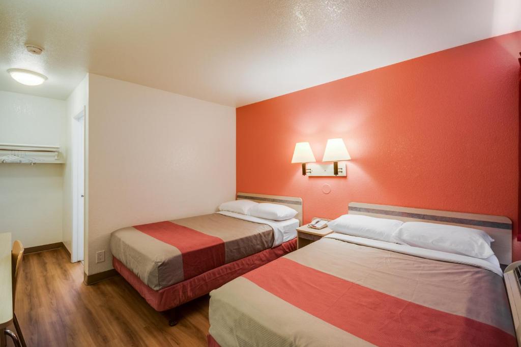 Postel nebo postele na pokoji v ubytování Motel 6-Bellingham, WA