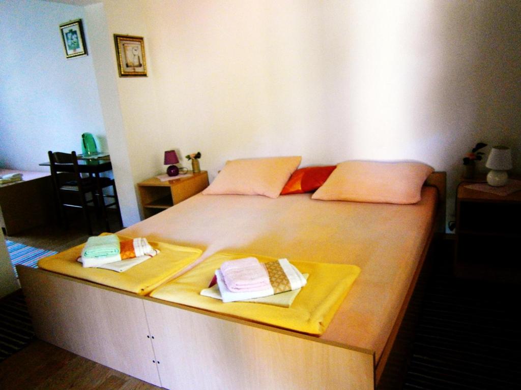 Voodi või voodid majutusasutuse Room Bea Rastoke toas