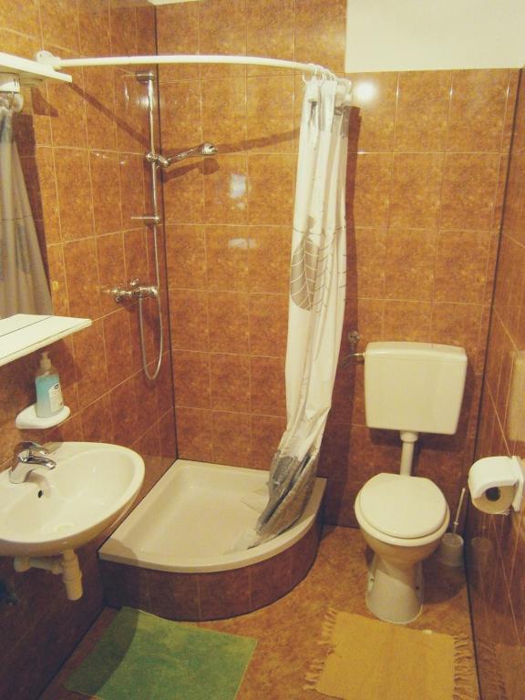 Vannituba majutusasutuses Room Bea Rastoke