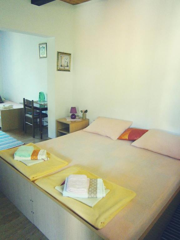 Voodi või voodid majutusasutuse Room Bea Rastoke toas