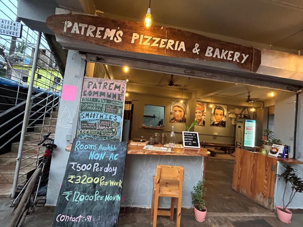 Chứng chỉ, giải thưởng, bảng hiệu hoặc các tài liệu khác trưng bày tại Patrem's Guest House