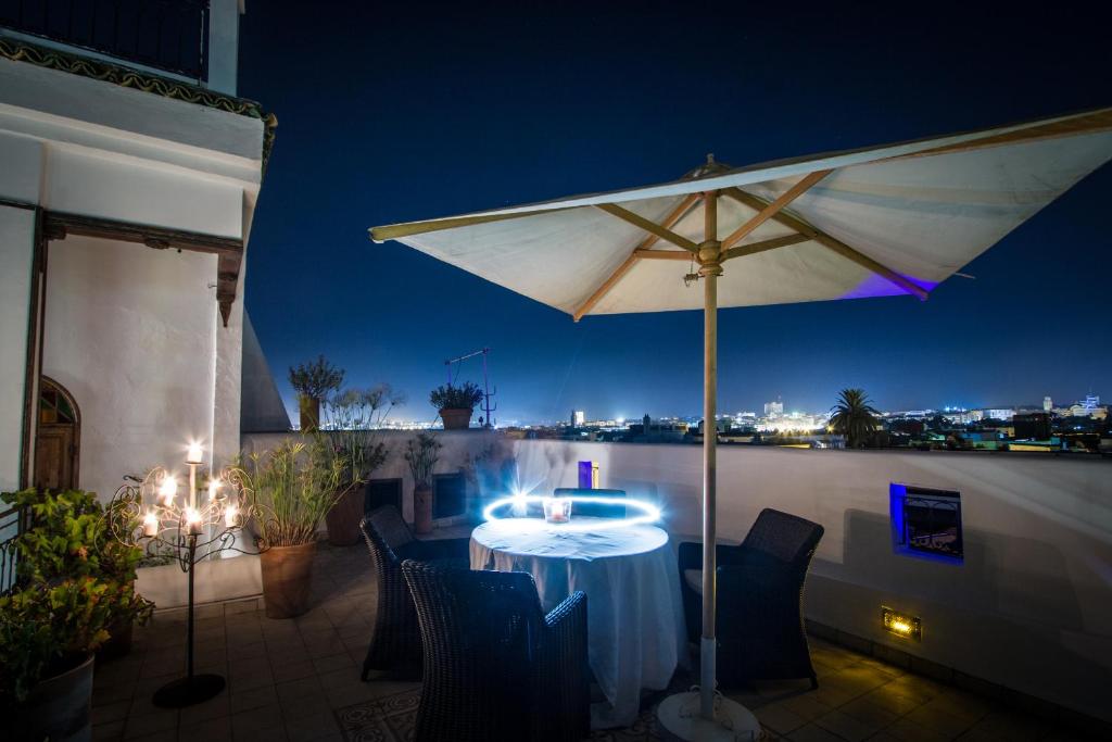 Uma varanda ou terraço em Dar Mayssane