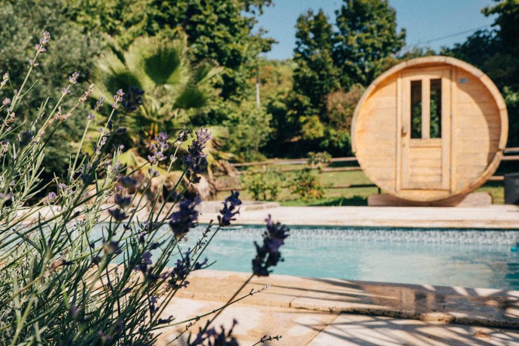 Πισίνα στο ή κοντά στο Gite et chambres d'Hotes de Cozance