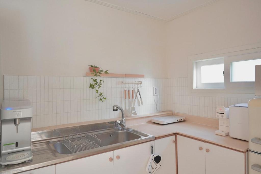 Kuchyň nebo kuchyňský kout v ubytování 넓고 편리한 숙소