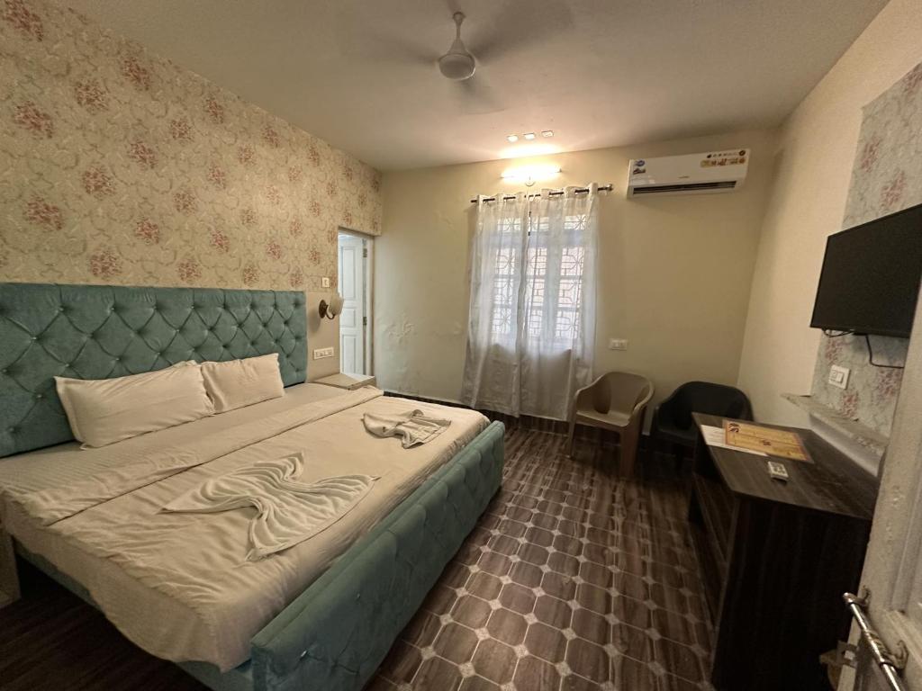 Una cama o camas en una habitación de Jacks Calangute Place