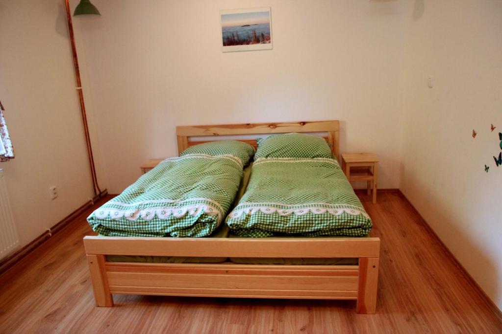 Postel nebo postele na pokoji v ubytování Chata v Beskydech