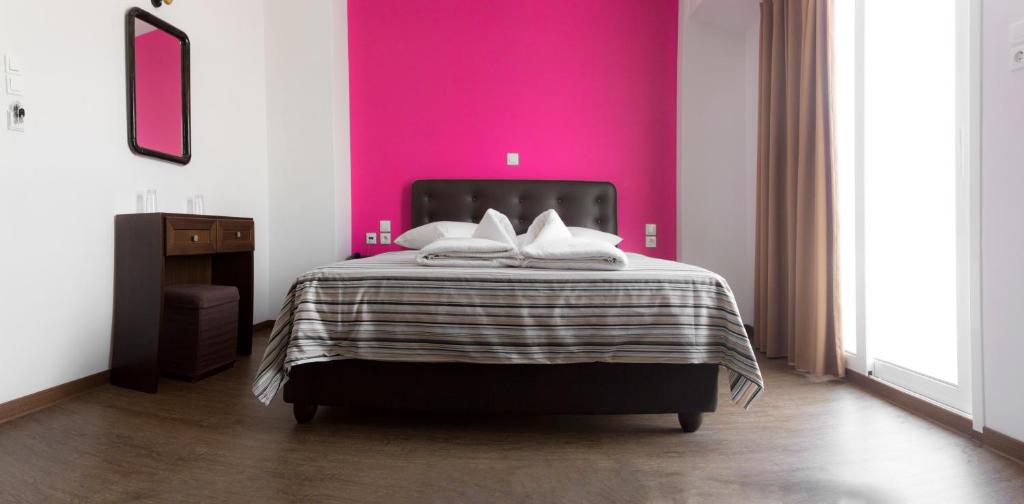 Postel nebo postele na pokoji v ubytování Athens Choice Hotel