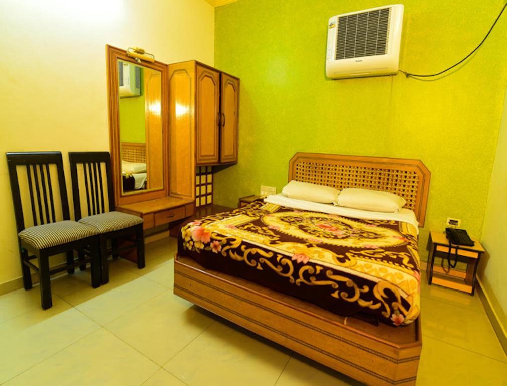 Hotel Ashlesh Manipal - Standard Double Room