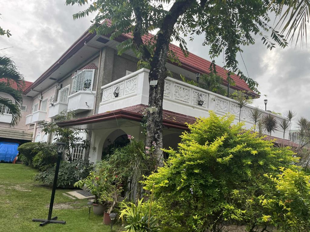 Κήπος έξω από το Roxas Pension House