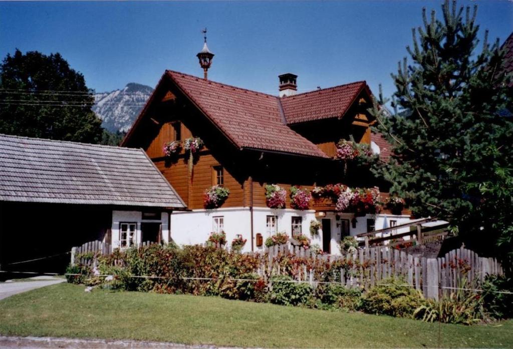 a large wooden house with a fence in front of it at Seilhof in Ennsling