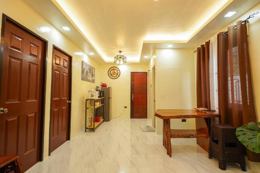 Kuchyň nebo kuchyňský kout v ubytování Happinest Transient Home