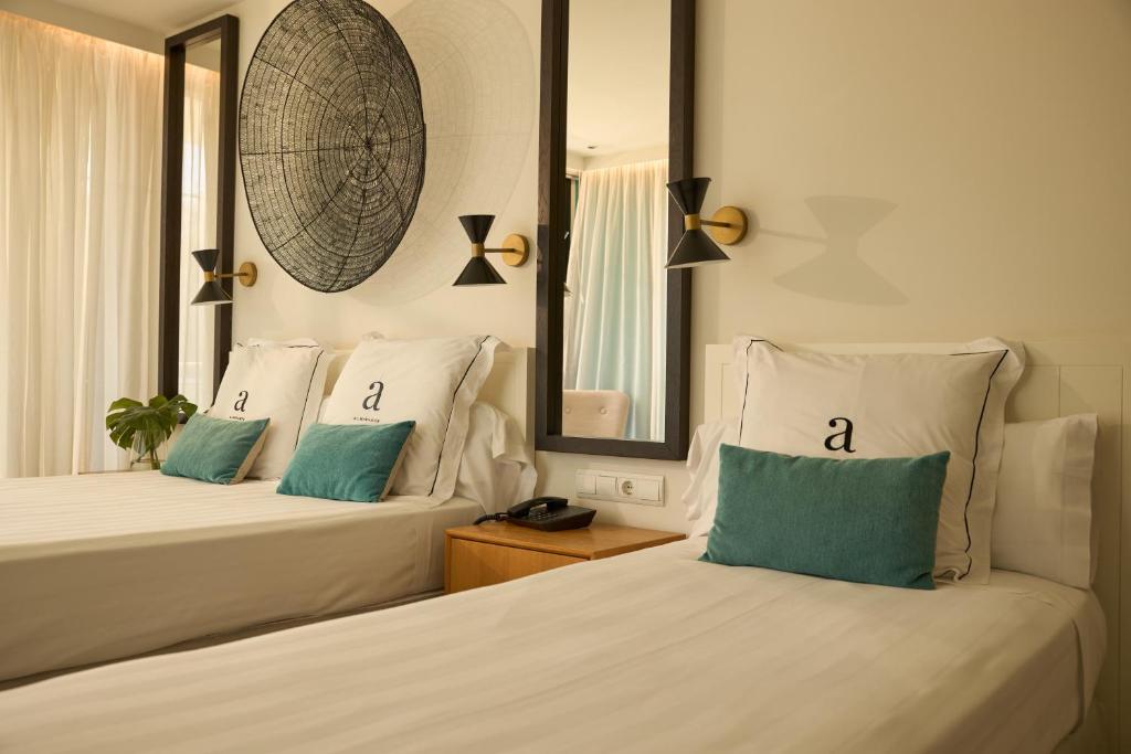 Hotel Almirante - Superior Triple Room With Sea View