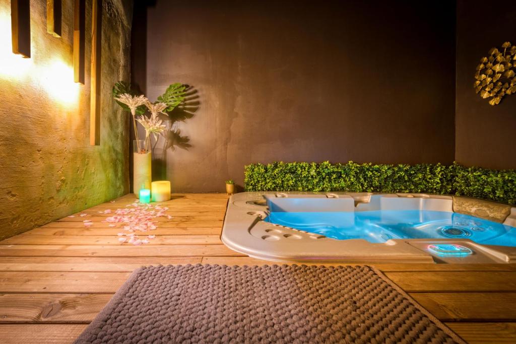 a bathroom with a hot tub in the middle of a room at Calmacé in Gignac