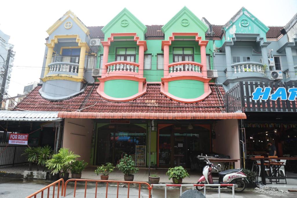 Το κτήριο όπου στεγάζεται  το διαμέρισμα